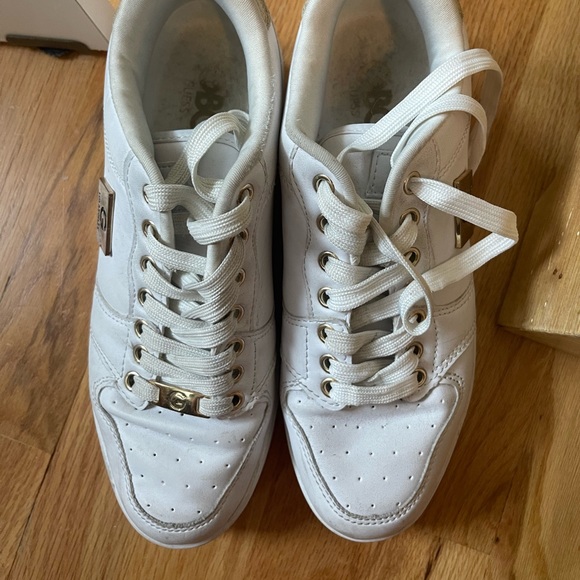 Guess white sneakers with gold plate size 7 - Picture 3 of 3